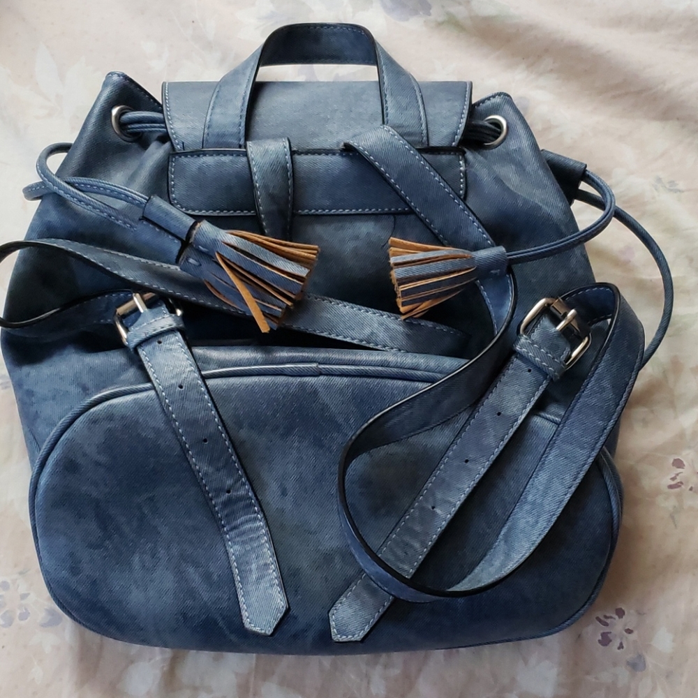 Backpack - Picture 2 of 3